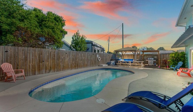 Anchors Away - Private Pool, Seasonal Hot Tub, Game Room, Walk to Beach, Pets OK