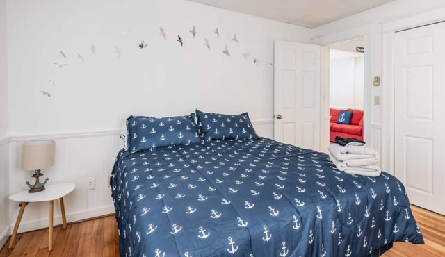 Anchors Away Cottage: 5BR 10-Min Walk to Beach