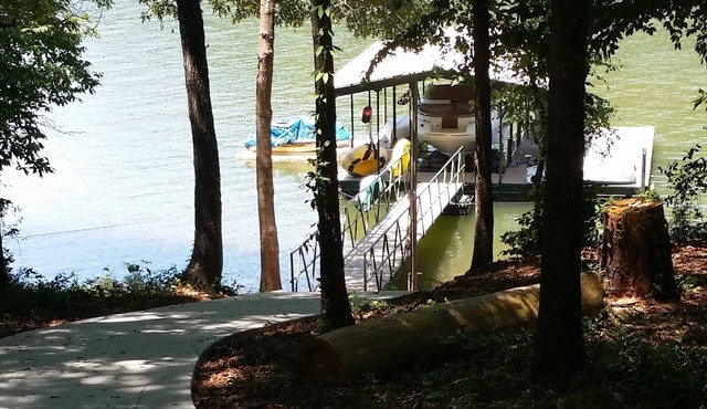 😎Anchors Down Lakeside Retreat 15 min to Clemson🏈 Dock, Padle boat, Kayaks
