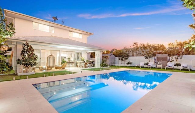 Anchors @ Shipstern- Hamptons inspired holiday home close to the beach and salt village