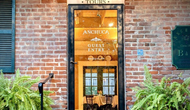 Anchuca Historic Mansion & Inn