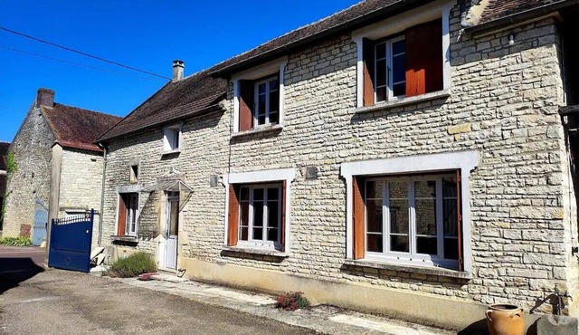 Ancien Corps de Ferme à 2 min de L'autoroute A6. Chez Pépère