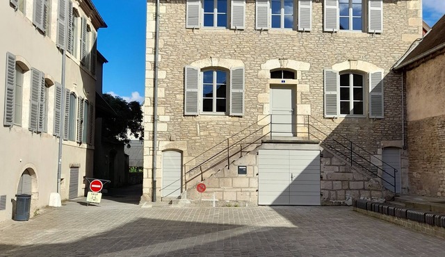 Ancien Hôtel Particulier au Cœur Dornans, à Côté du Musée Courbet