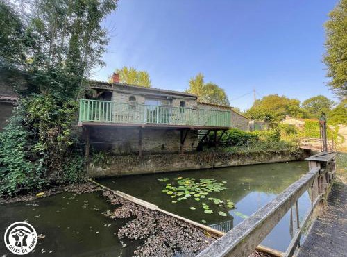 Ancien Moulin avec Terrasse et Cheminée, Saint-Vincent-Sterlanges - FR-1-426-608