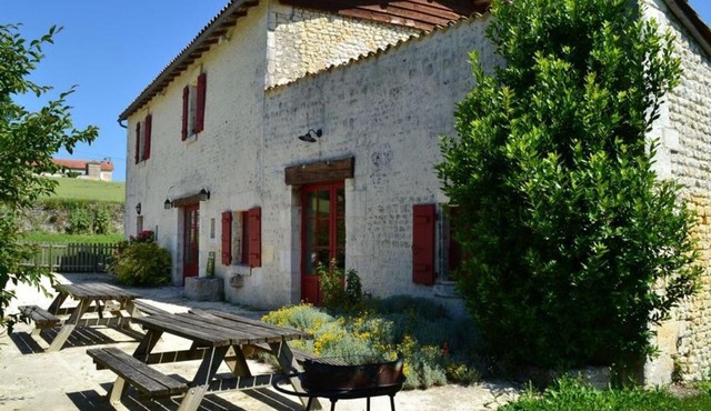 Ancien Moulin Rénové avec Piscine et Jardin, Idéal Familles, Vignobles du Cognac - FR-1-653-88