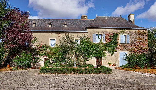 Ancien presbytère de Pierric 12 people