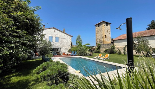 Ancien Presbytère du 17eme sur 1750 m2 de Jardin