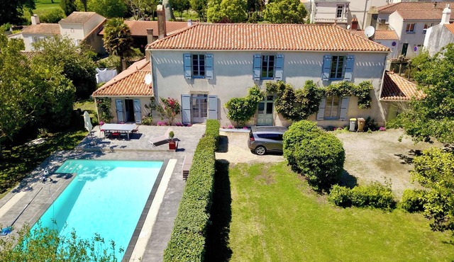 Ancien presbytère rénové avec 5 chambres