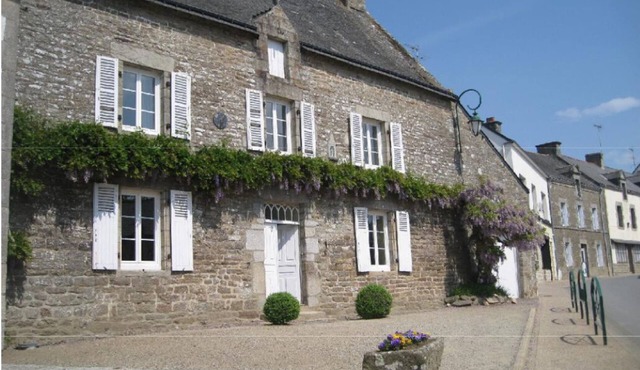 Ancien Prieuré Paysagé Centre Village de Campagne