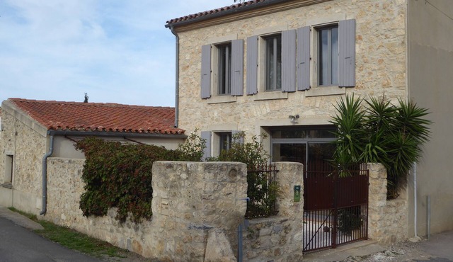 Ancienne Bâtisse en Pierre Dans la Tradition des Maisons Vigneronnes