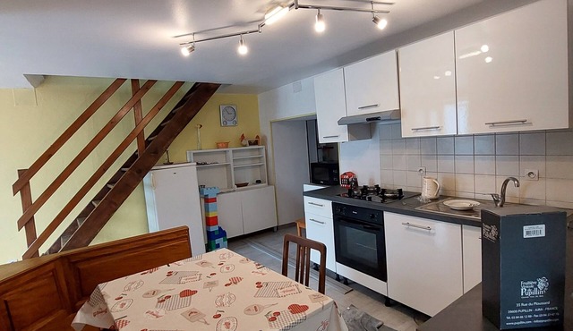 Ancienne Ferme, Calme Assuré, Dans la Verdure , Idéale Pour Famille