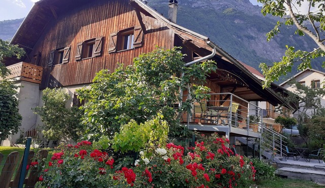 Ancienne Ferme Rénovée, à Proximité du Lac D'annecy et au Pied des Montagnes