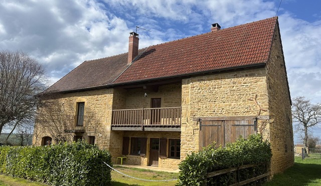 Ancienne Ferme Rénovée Avec Piscine Privée au Calme Absolu sud Bourgogne