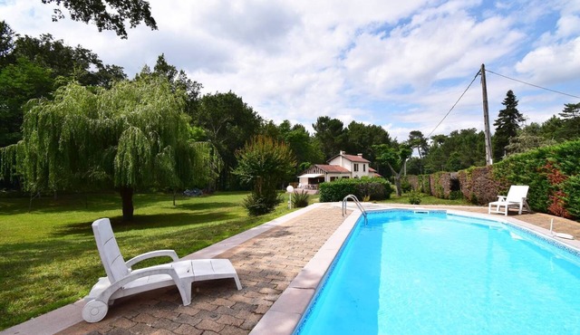 Ancienne gare en pleine nature avec piscine privée