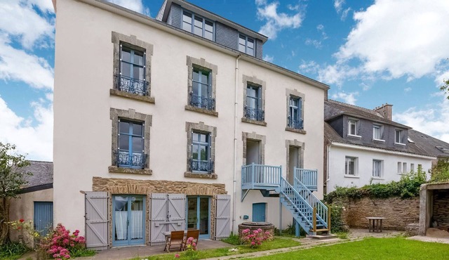 Ancienne Gendarmerie with Sea Views