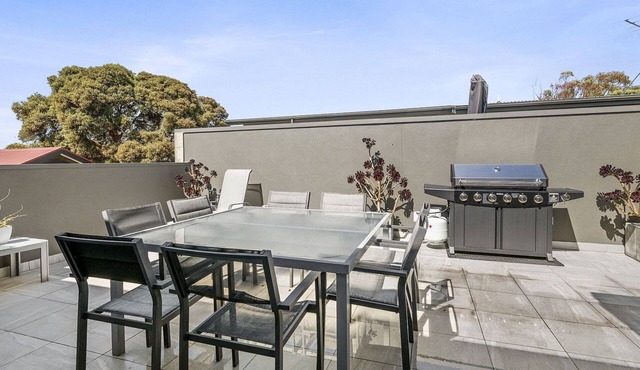 Anderson Central Torquay 36