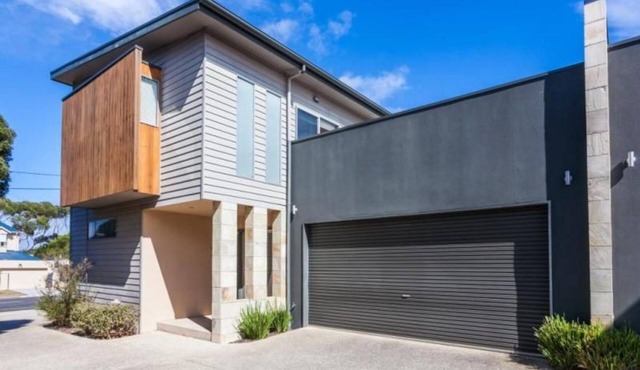 Anderson Retreat: 3 BR, 2 BA Townhouse in Torquay, Sleeps 10