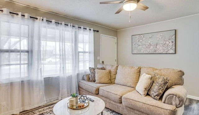Andover Bungalow - Sleeps 6