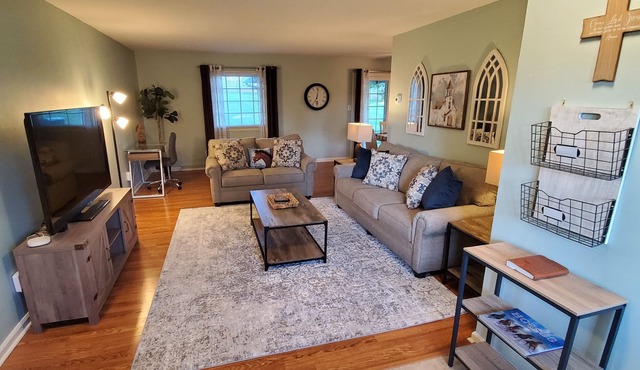 Andrea Abode 5 Bedroom Home by RedAwning