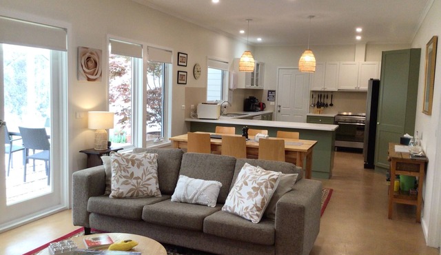 Andrea's White House: Retreat with country charm to relax, rejuvenate & connect