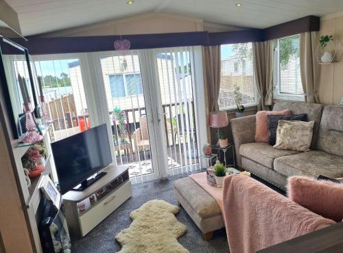 Andreas Westfield Retreat 7 Lakes Country Park