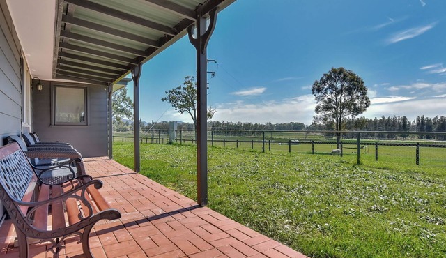 Andres Farm Cottage - Your Peaceful Country Escape in the Heart of Hunter Valley