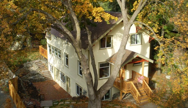 Andriette's Bed, Book and Bicycle - Located In Historic Fort Russell