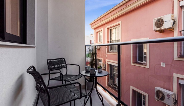 Anemona | close to the beach- balcony - city