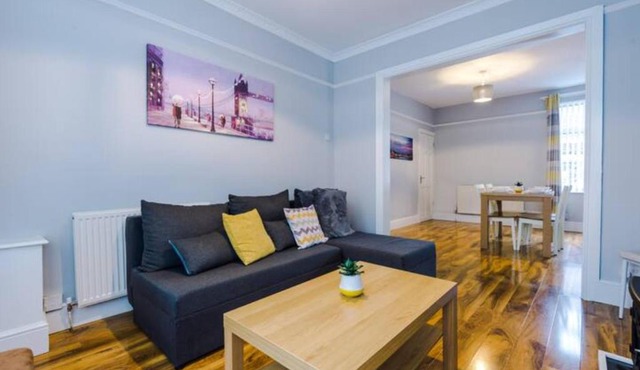 Anfield House 2 bedroom 2 Mins from Anfield Stadium Sleeps 7