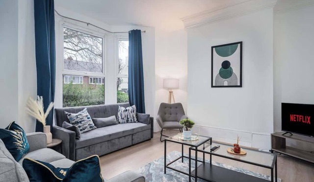 Anfield House - Liverpool Retreat 7 Bedroom Home