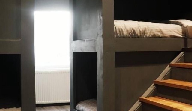 Anfield View Room 1 - Family (Sleeps 7)