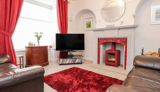 ANGEL COTTAGE, family friendly, with open fire in Skipton