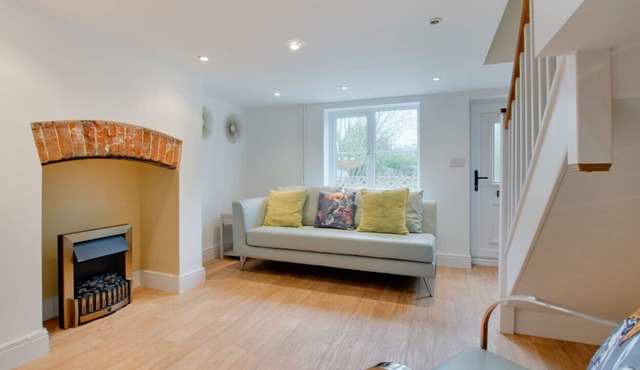 Angel Cottage - Two Bedroom House, Sleeps 4