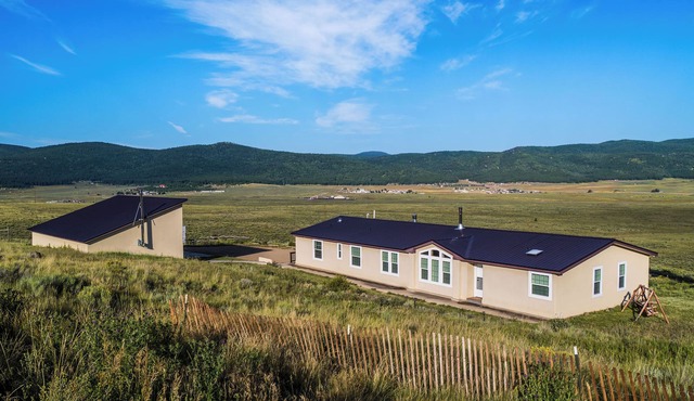Angel Fire Home: Sangre de Cristo Mountains View!