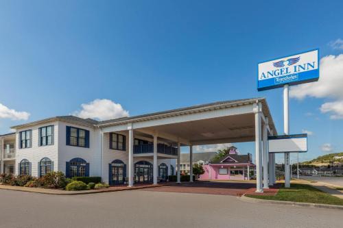Angel Inn Near IMAX, a Travelodge by Wyndham