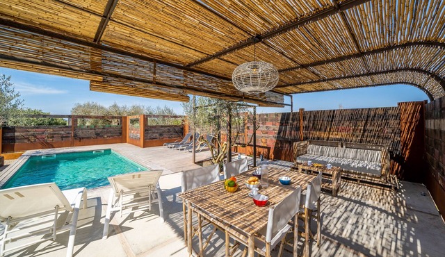 Angela: Rustic villa with private pool located in a very quiet area