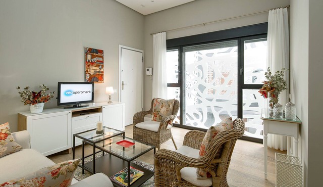 Angeles 1E. 2 bedrooms, 2 bathrooms next to the Cathedral
