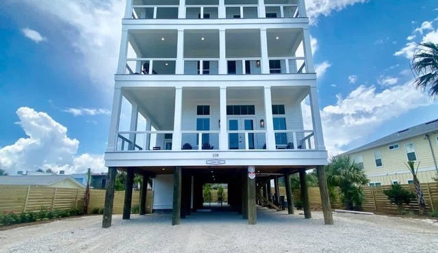 Angelfish- Private 8 BR 6 BA Home with 🏊 pool/hot tub/Pet Friendly🐶