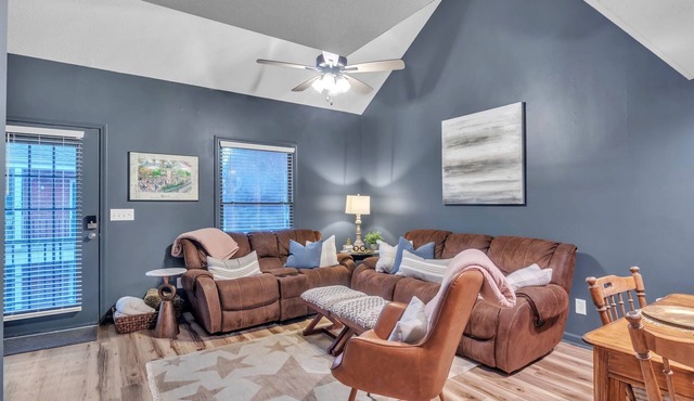 Angel’s Crossing, Walk to Campus, Pet Friendly!