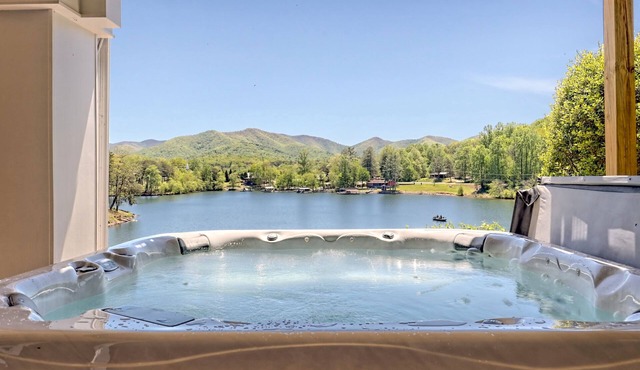 Angels Envy by Chatuge Home Concierge 6 bd 3.5 bath sleeps 14 lakefront, hot tub, game room