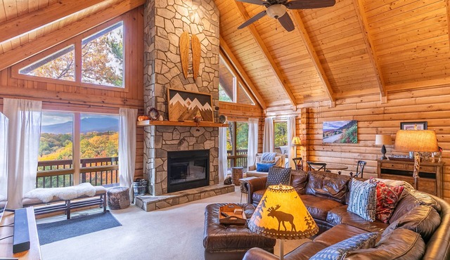 Angels Envy: Spacious Mountain Getaway | Long-Range Views + Hot Tub