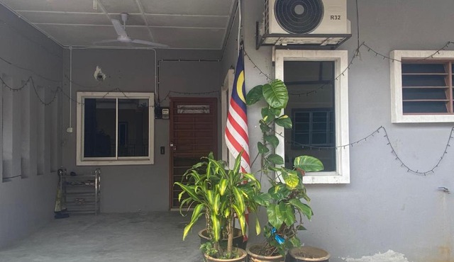 ANGGUN HOMESTAY Banting