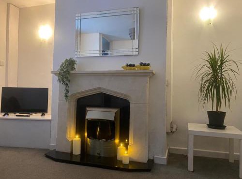 Angies 2 bed home in Eccleston near Liverpool sleeps 5