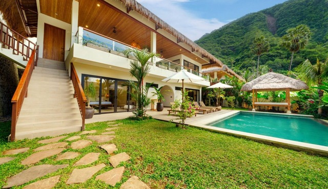 Angin Laut 3BR Exclusive Pool Villa w/Ocean Views