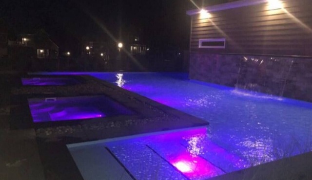 Anglais 2BR Condo MSA - Pool & Spas