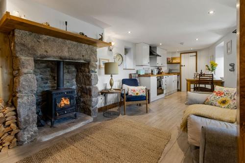 Angler's Cottage - Short Stays UK Ltd