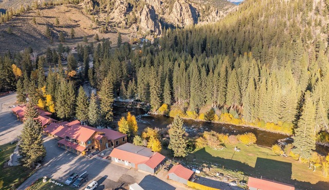Angler's Dream: Private River Access, Hiking Trails & Horseback Tours