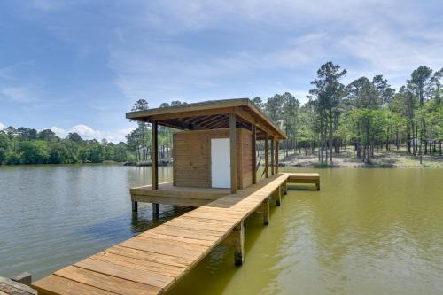 Angler's Escape on Lake Livingston w/Private Dock