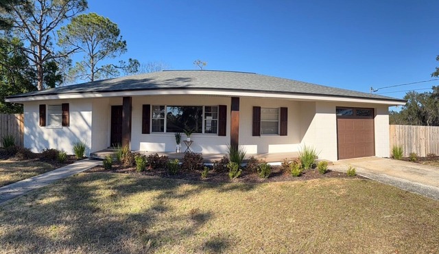 Angler's Landing near Lake Harris/Secure Boat Parking/Private and spacious