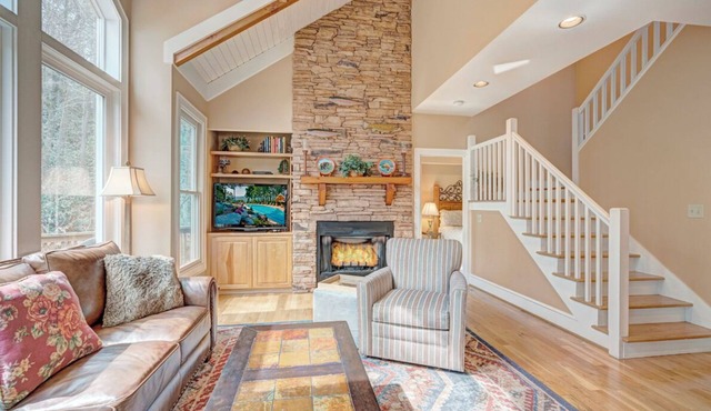 Angler's Lodge-Mtn House, Gated Resort, Pools & Hot Tub, Gas Grill and Fireplace